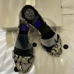 New Vince Camuto Sandals size 8 ( snake)